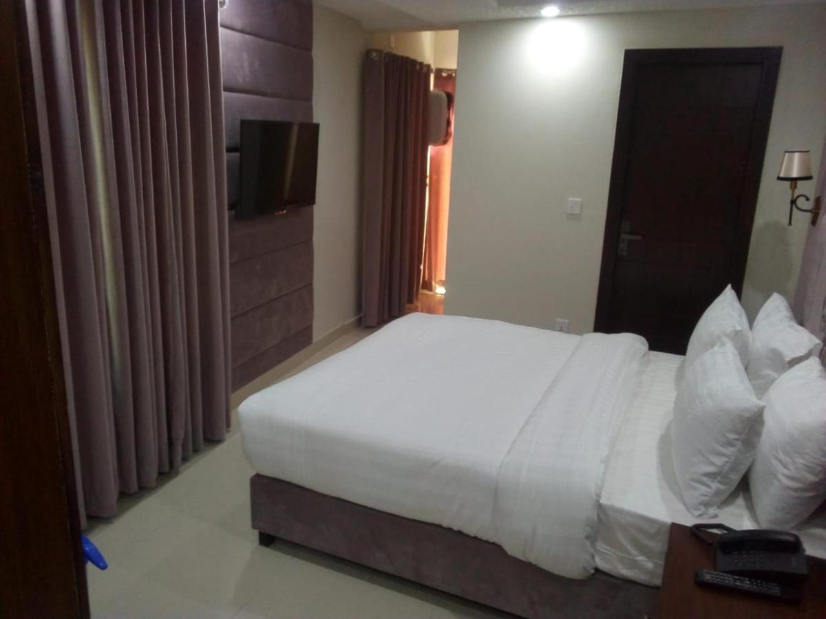 Shelton Suites 布尔班 外观 照片